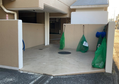 【設備】 | パレス町田 | 共有部分は、住民なら誰もが使える設備のこと。例えば駐車場やエレベーター、インターネット設備、セキュリティ設備などがあります。他にも、マンションの廊下・外部階段やエントランス・ゴミ置き場などがあります。