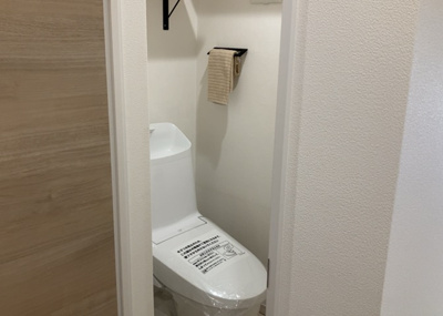 【トイレ】 | パレス町田 | トイレは大きさや形、機能、抗菌性などが異なる多種多彩なタイプが各メーカーから出ています。それぞれに良さがあるため、事前にどういったタイプのトイレがいいのかをご家庭内で決めて、内見に行くといいでしょう。