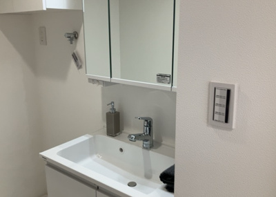 【独立洗面台】 | パレス町田 | 洗面化粧台では顔を洗ったり、身だしなみを整えることが本来の使い方ですが、用途によっては洗面化粧台に求められる機能が違ってくるため、ご自身や家族のライフスタイルに合ったものを選ぶことをおすすめ致します。