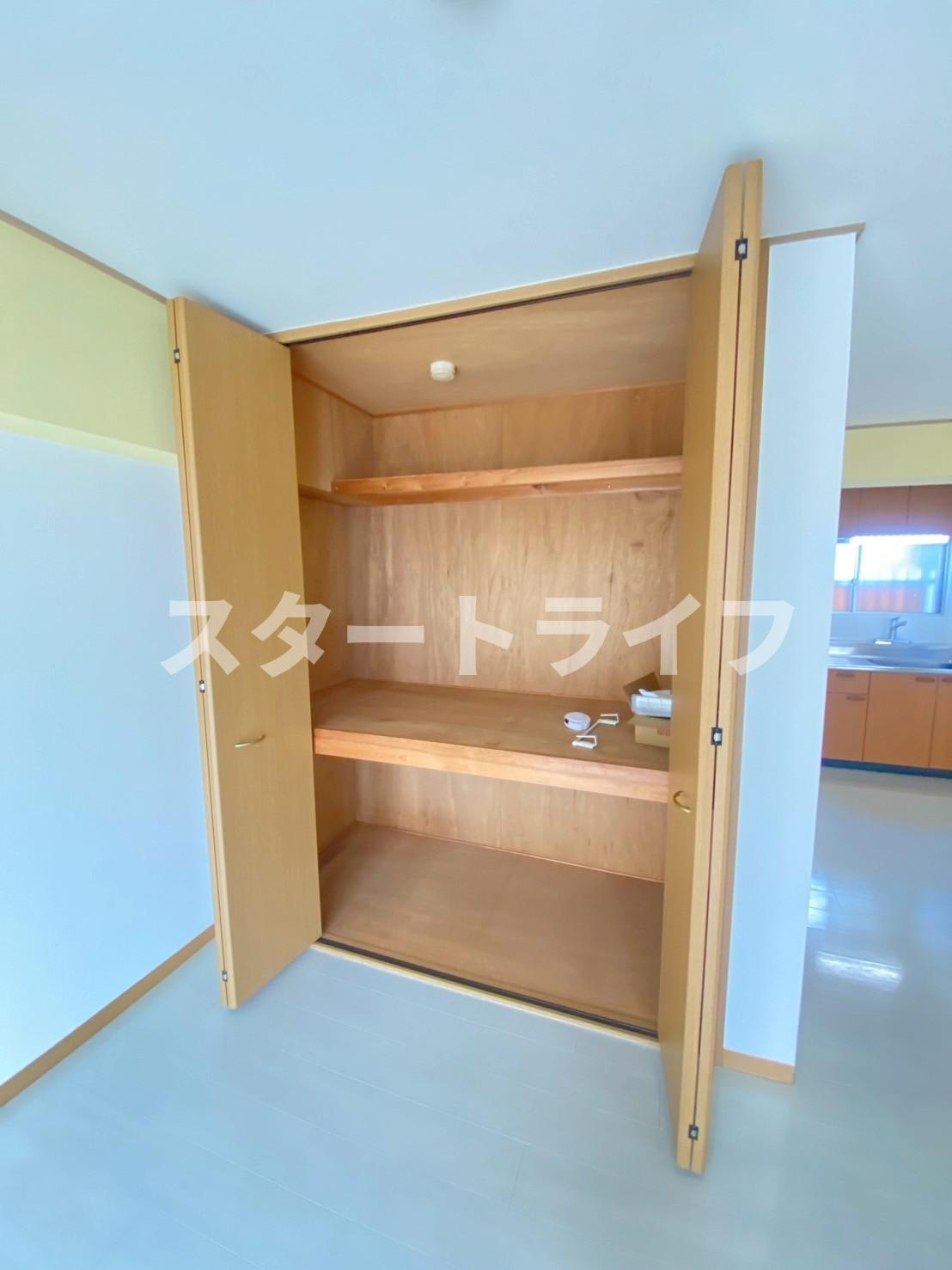 大阪市東淀川区豊里６丁目の賃貸マンションの収納