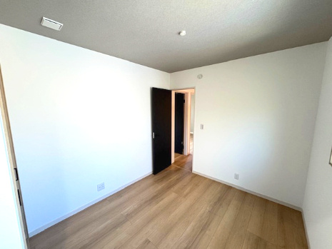 【洋室】 | ライフフィールド岸城町　11号地 | 洋室5.3帖。子ども部屋や客間、テレワークスペースなど多目的にご活用いただける使い勝手の良いお部屋です！