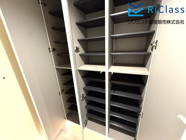 ワコーレレジクス兵庫の玄関|シューズボックス内部です