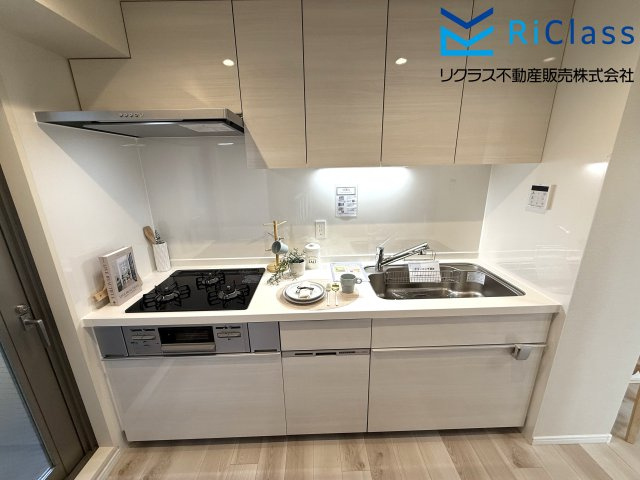 ワコーレレジクス兵庫のキッチン|新調の食器洗い乾燥機付きシステムキッチンです