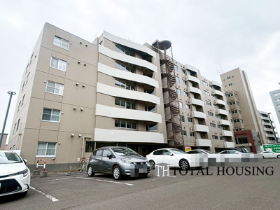 【外観】 | グリーンヴィラ琴似A棟 | 流行に左右されず、将来にわたって価値が継続する「上質」な佇まい。親しみやすさが豊かにしてくれる住空間です。