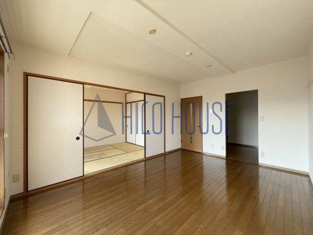 ミレニアム・リュウの居間・リビング