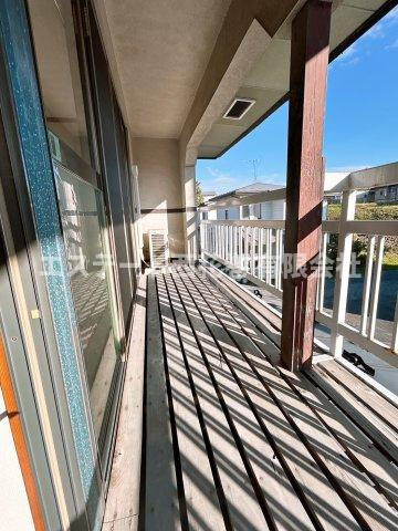 不動貸家のバルコニー