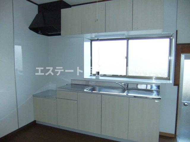 不動貸家のキッチン