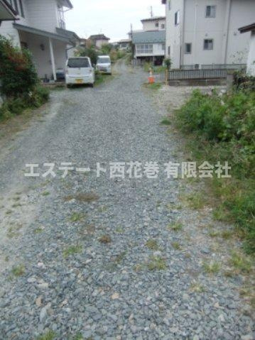 不動貸家の展望|接道は未舗装です