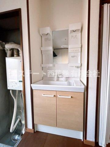 不動貸家の洗面所