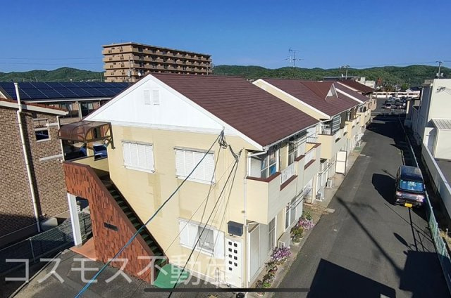 ドミール小山の外観