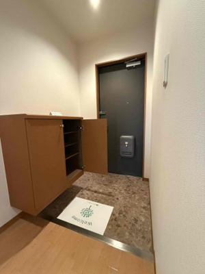 【玄関】 | フォブール山方 | 収納もある玄関です