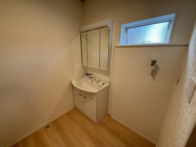 クレイドルガーデン前橋市大前田町第１　１号棟の居間・リビング|16.2帖リビング♪カウンターキッチンなのでお料理をしながら会話もできます。
夕食の支度をしながら、お子様の様子も見られて自然と会話も増えますよ♪