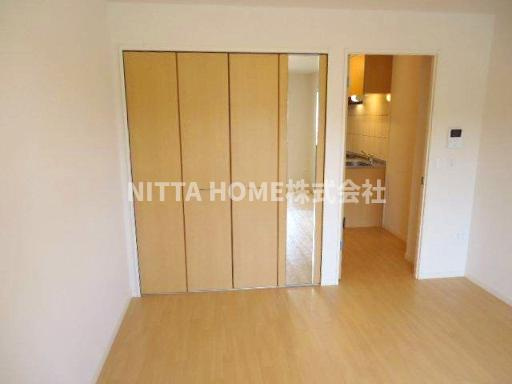 ソレアード田園の内装|フローリングの洋室です◎