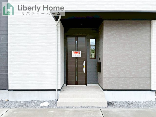 土浦市桜町2期　新築戸建　2号棟のエントランス