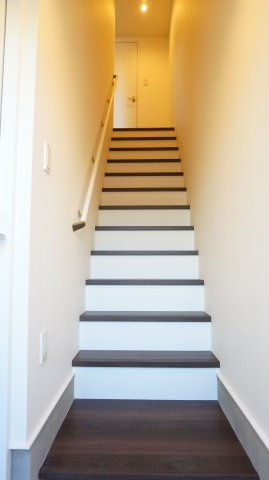 inCELL船橋習志野台 with OUTERPLUS Aの玄関|階段
※参考画像
