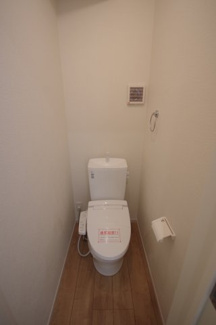 【トイレ】 | 【仲介手数料無料！！】府中市分梅町1丁目　新築戸建て（全2棟）1号棟　7399万円 | 1階