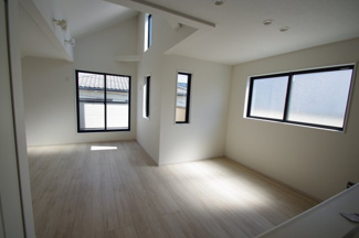 【居間・リビング】 | 【仲介手数料無料！！】府中市分梅町1丁目　新築戸建て（全2棟）1号棟　7149万円 | 2階LDK18.2帖