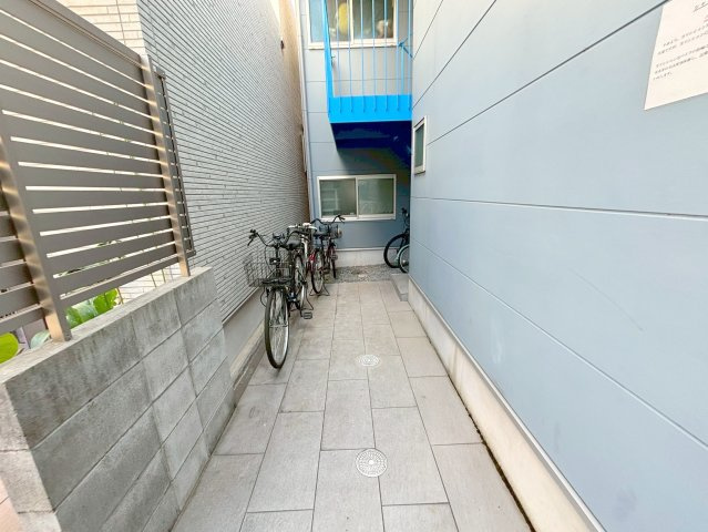 シャイン下新庄のエントランス