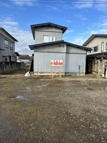 川西町上小松　売地の前面道路含む現地写真