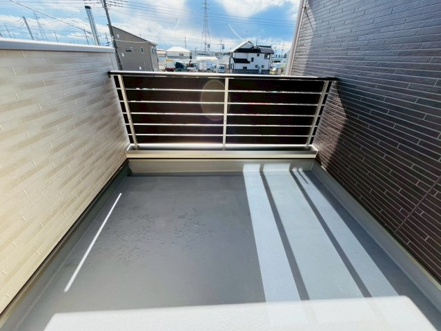 古河市上辺見　全3邸のバルコニー|〇2号棟　バルコニー〇
開放的なバルコニー！お布団を干す際にもとても便利です♪
2025年11月撮影