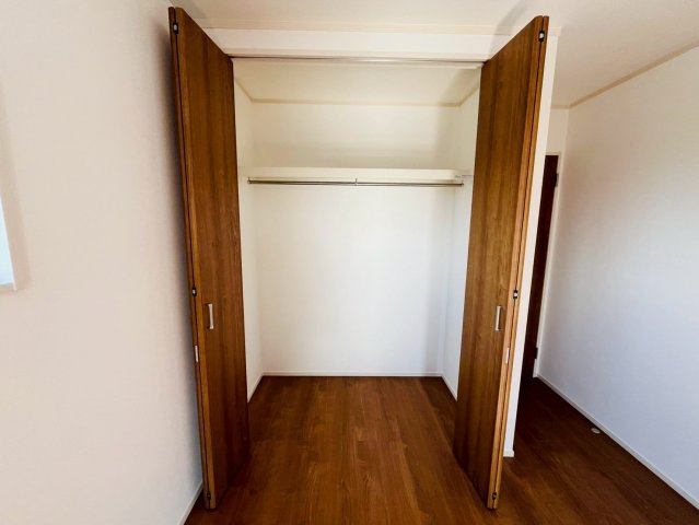 古河市上辺見　全3邸の収納|〇2号棟　洋室　6.5帖〇
奥行きがあるのでたっぷり収納できます（＾＾）
2025年11月撮影