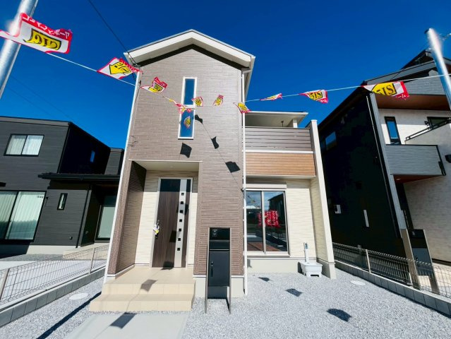 古河市上辺見　全3邸の外観|〇2号棟　外観写真〇
西牛谷小学校まで約1200m徒歩15分！お子様の通学も安心の距離です♪徒歩圏内商業施設充実で買い物にも便利な立地です（＾＾）
2025年11月撮影