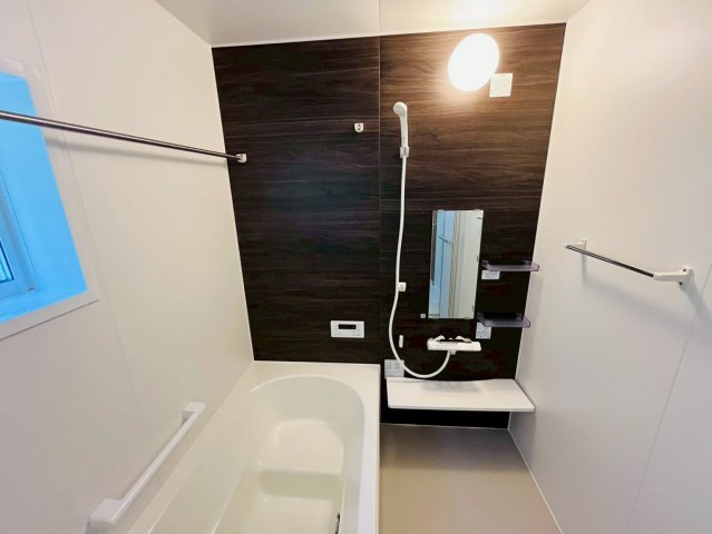 古河市上辺見　全3邸の浴室|〇2号棟　浴室〇
空気もこもらずいつもクリーンな浴室暖房乾燥機付の広々バスルーム♪
2025年11月撮影