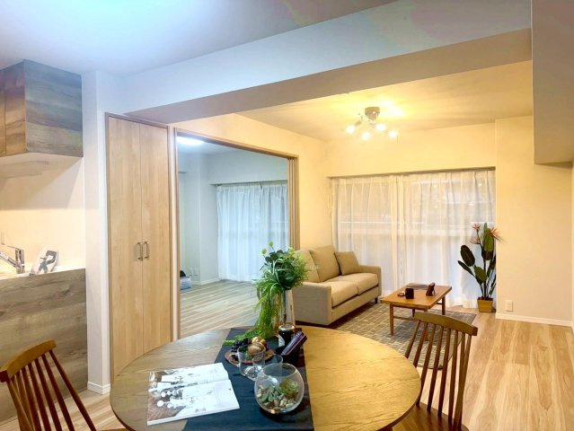 扇サンハイツの居間・リビング