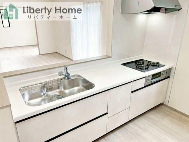 土浦市中高津2丁目931番　新築戸建の前面道路含む現地写真