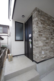 【玄関】 | 【仲介手数料無料！！】府中市分梅町1丁目　新築戸建て（全2棟）2号棟　7199万円