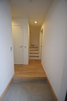 【玄関】 | 【仲介手数料無料！！】府中市分梅町1丁目　新築戸建て（全2棟）2号棟　7199万円