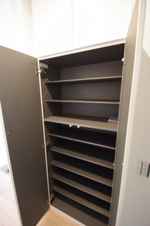 【収納】 | 【仲介手数料無料！！】府中市分梅町1丁目　新築戸建て（全2棟）2号棟　7199万円 | 玄関収納
