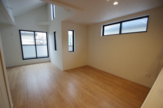 【居間・リビング】 | 【仲介手数料無料！！】府中市分梅町1丁目　新築戸建て（全2棟）2号棟　7199万円