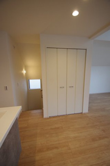 【居間・リビング】 | 【仲介手数料無料！！】府中市分梅町1丁目　新築戸建て（全2棟）2号棟　7199万円