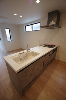 【キッチン】 | 【仲介手数料無料！！】府中市分梅町1丁目　新築戸建て（全2棟）2号棟　7199万円