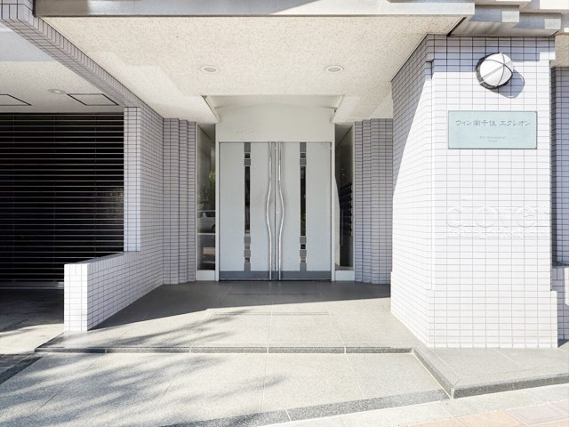 【エントランス】 | ウィン南千住エクシオン | オートロックを備えた、マンションのエントランス。やはりセキュリティの観点は欠かすことができません。皆様を“安全”に送り出し、出迎えてくれます。～即日のご見学可能～　お問合せはお気軽にどうぞ。