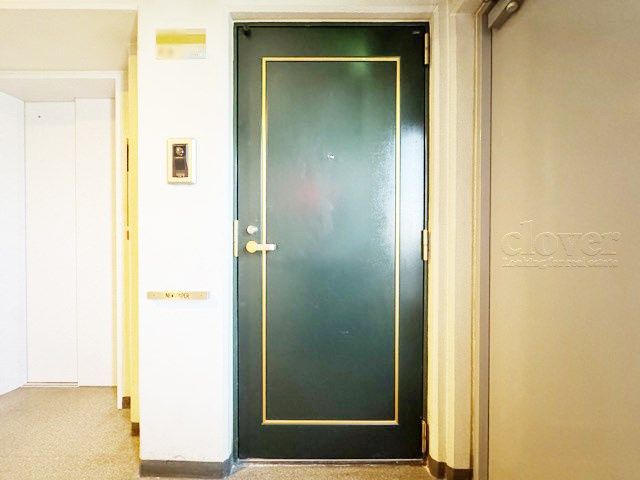 【その他共用部分】 | ウィン南千住エクシオン | 皆様をお迎えする、お部屋の玄関ドア。開けやすさや開放角度、ドアノブの操作しやすさや鍵の形状などを、現地で一度ご確認ください。～即日のご見学可能～　お問合せはお気軽にどうぞ。