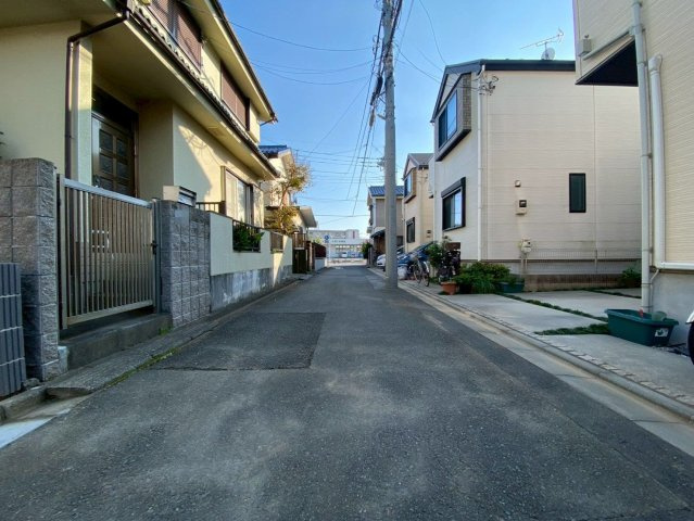 【前面道路含む現地写真】 | 西東京市下保谷２丁目　新築戸建て　１号棟 | 落ち着いた住宅街でゆったり過ごせる住環境になります