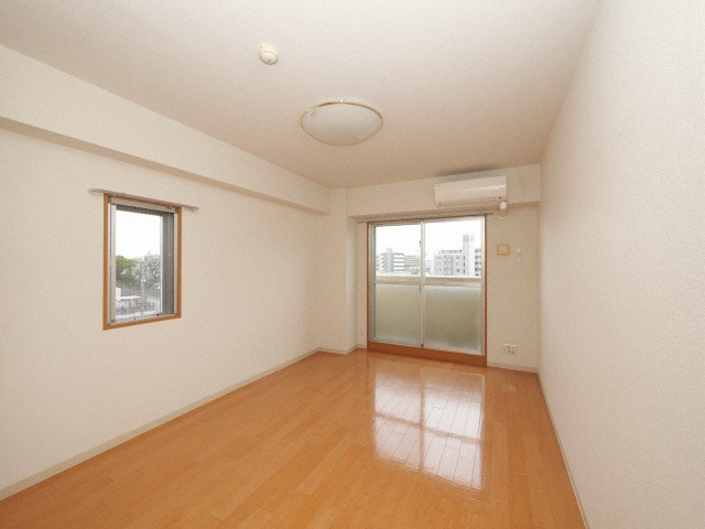 ジュネス東住吉弐番館の居間・リビング