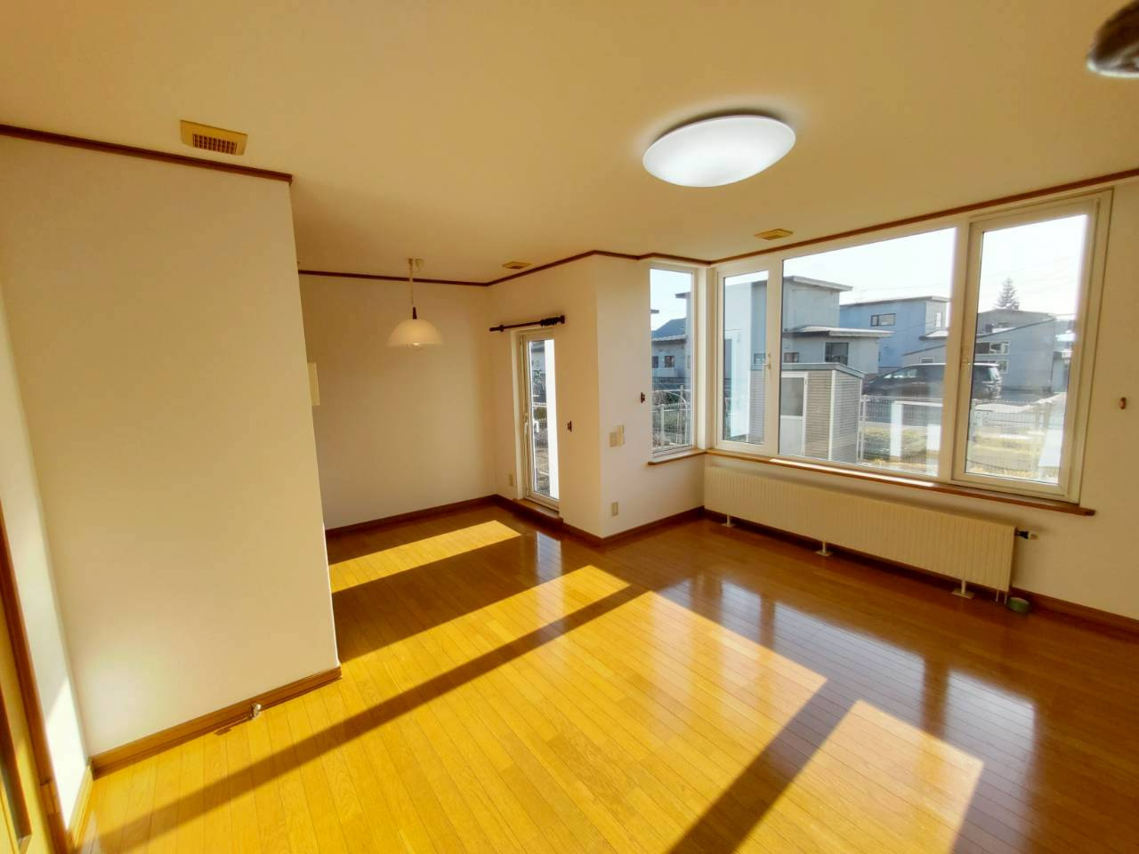 昭和北2丁目　中古住宅の居間・リビング