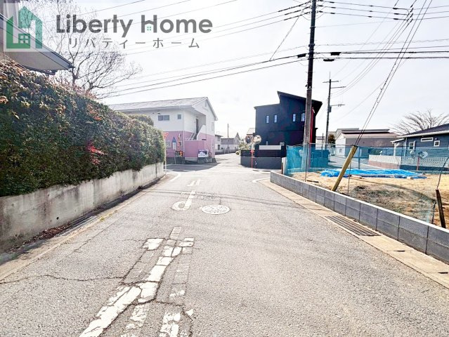 水戸市元吉田町14期　新築戸建　1号棟の前面道路含む現地写真