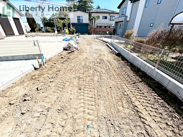 水戸市元吉田町14期　新築戸建　1号棟の前面道路含む現地写真