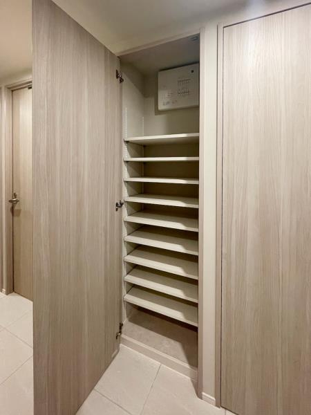 ＣＯＭＰＯＳＩＴＥ高輪の居間・リビング