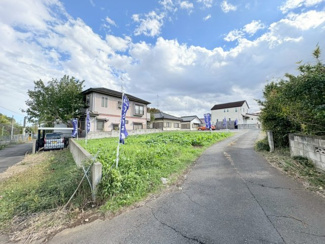 【前面道路含む現地写真】 | 川越市笠幡　資材置場用地　「鶴ヶ島I.C」車6分　敷地94坪