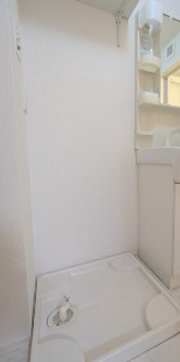 【設備】 | ヴィラ・デステ | 室内洗濯機置場。