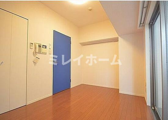 シンシア蒲田ステーションプラザの居間・リビング|同建物内別のお部屋の参考写真になります。