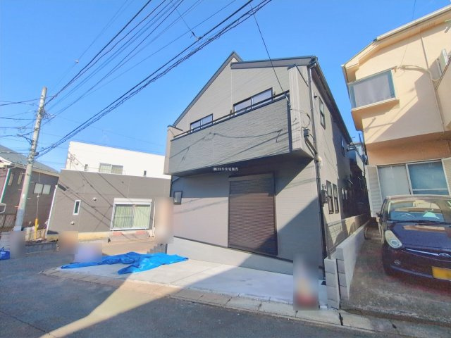 富士見市渡戸３丁目の新築一戸建の外観|17帖超の広々LDKはご家族もゆったりくつろげる空間です。
対面キッチン採用で料理をしながらご家族と会話を楽しめます。