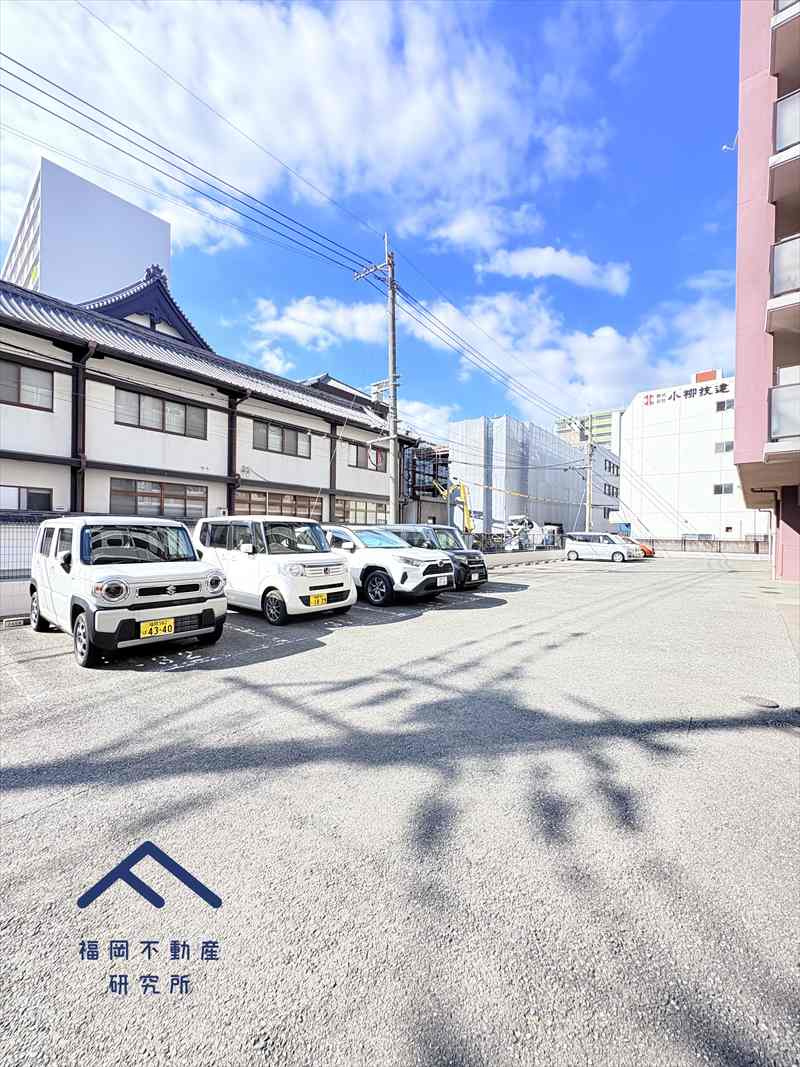 アンピール博多駅の駐車場
