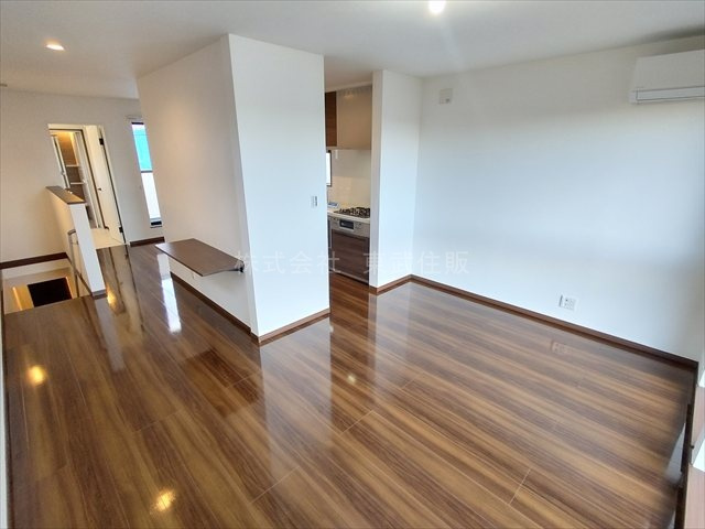 【居間・リビング】 | 鶴ヶ島市下新田 | こちらの17.0帖のリビングで趣味の時間をお楽しみください