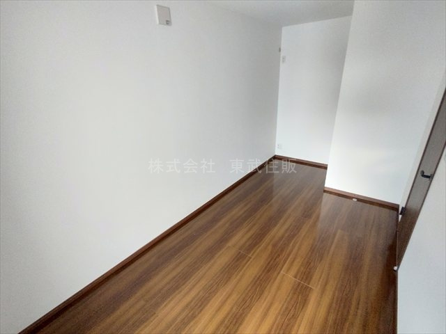 【洋室】 | 鶴ヶ島市下新田 | 1階洋室5.8帖、使い勝手のいい洋室です